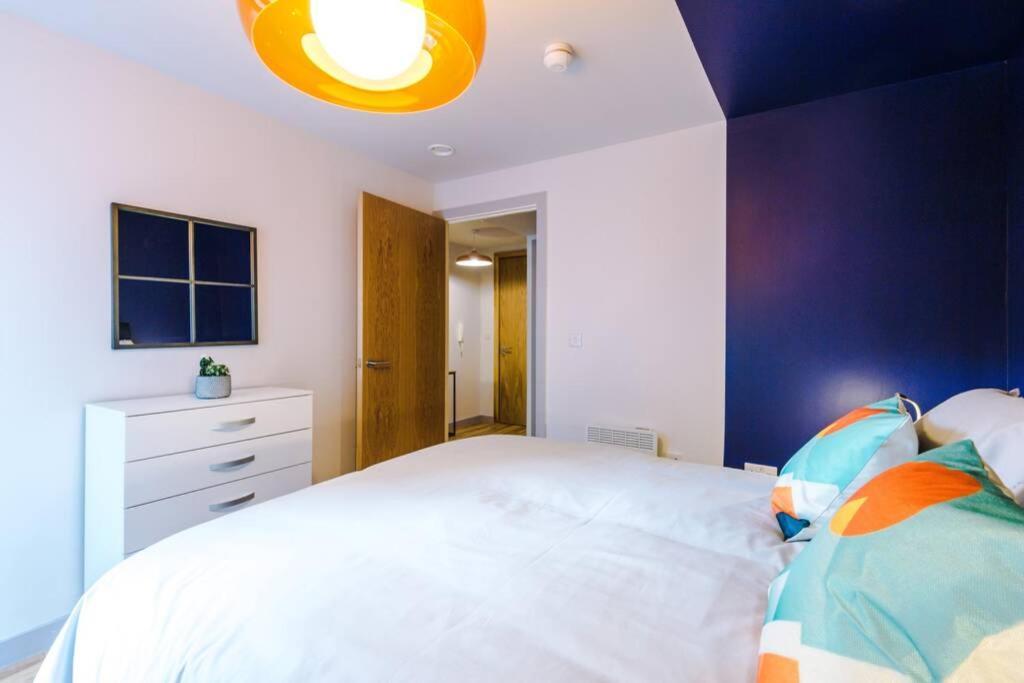 Tower-Gem - Beautiful Blue Apartment With Free Parking Near The Marina Liverpool Luaran gambar